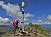 54 Alla croce di vetta di Cima Val Pianella (2349 m)
